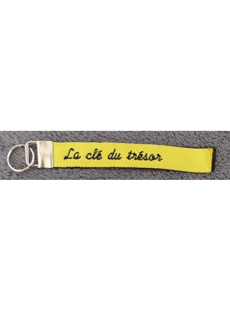 broderiesetco broderie Porte clé jaune trésor